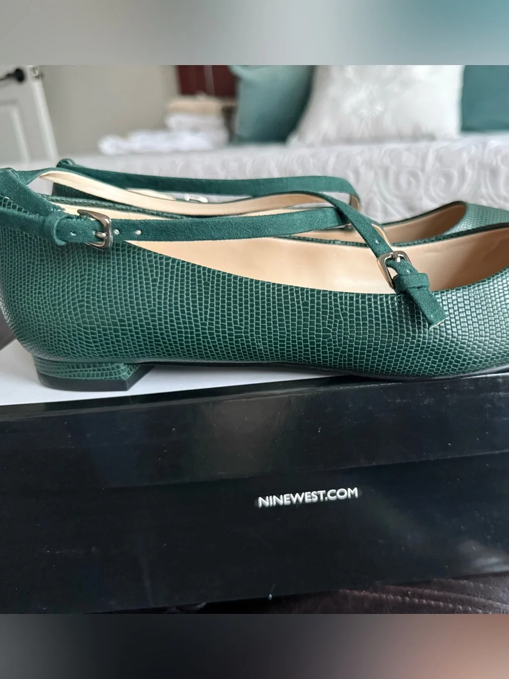 NIB Dark Green Pointed Toe Crisscross Flats